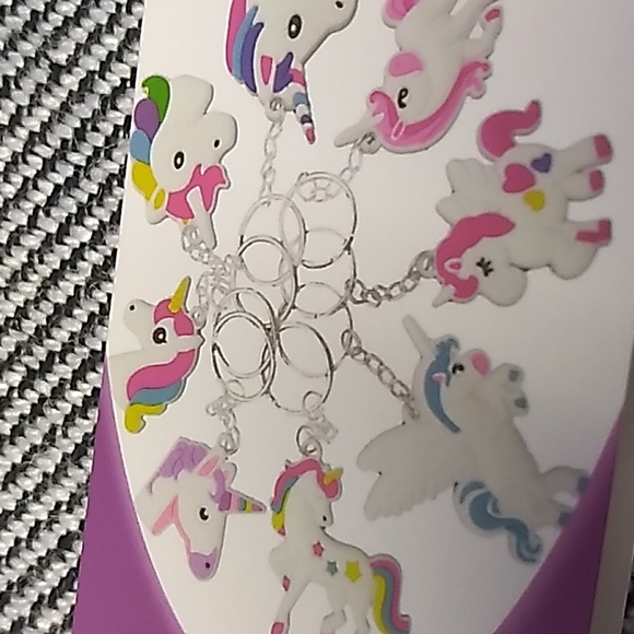8 Unicorn Keychain's cute for any occasion. White, pink, purple, yellow - Picture 15 of 15